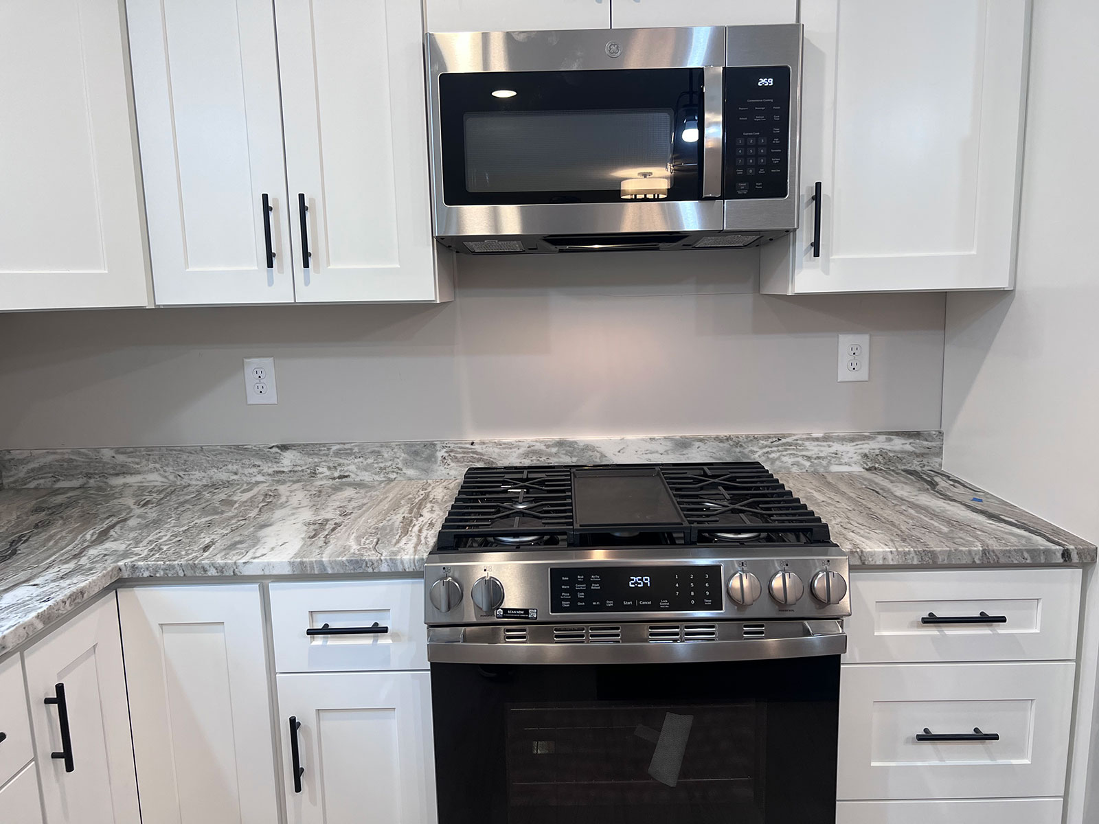 Kitchen gas stove and microwave